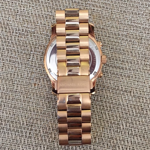 Michael Kors rose gold watch - Picture 3 of 7